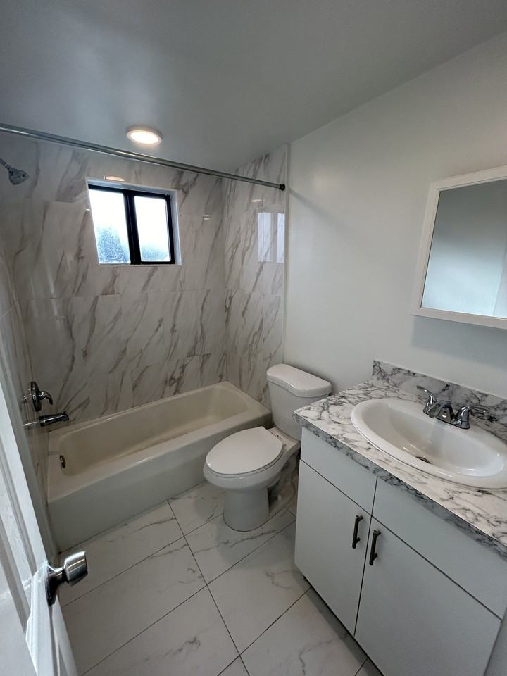 2545 Taft St #205 - Photo 7 of 9