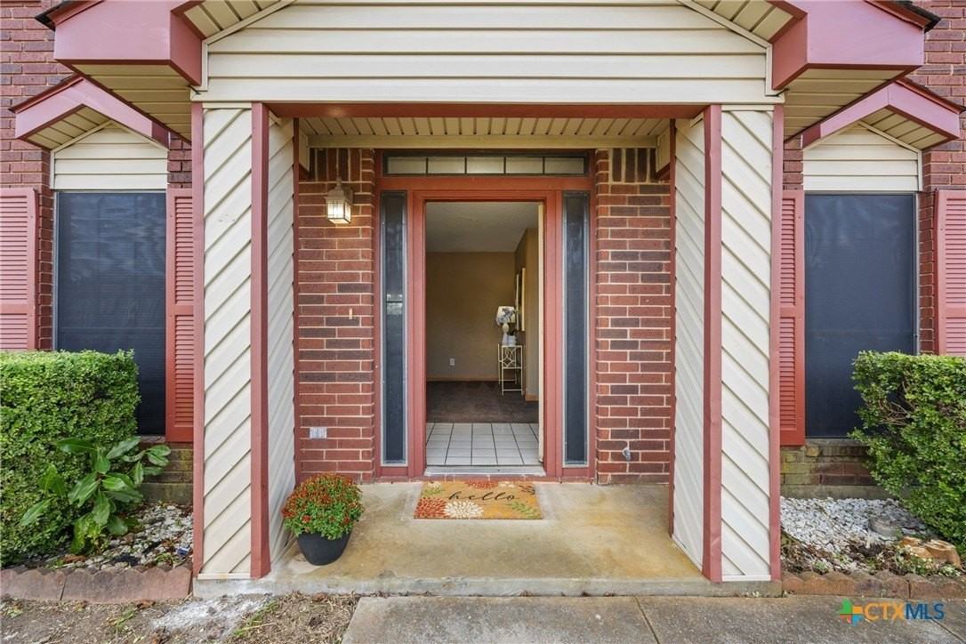 306 Barber Dr - Photo 2 of 33