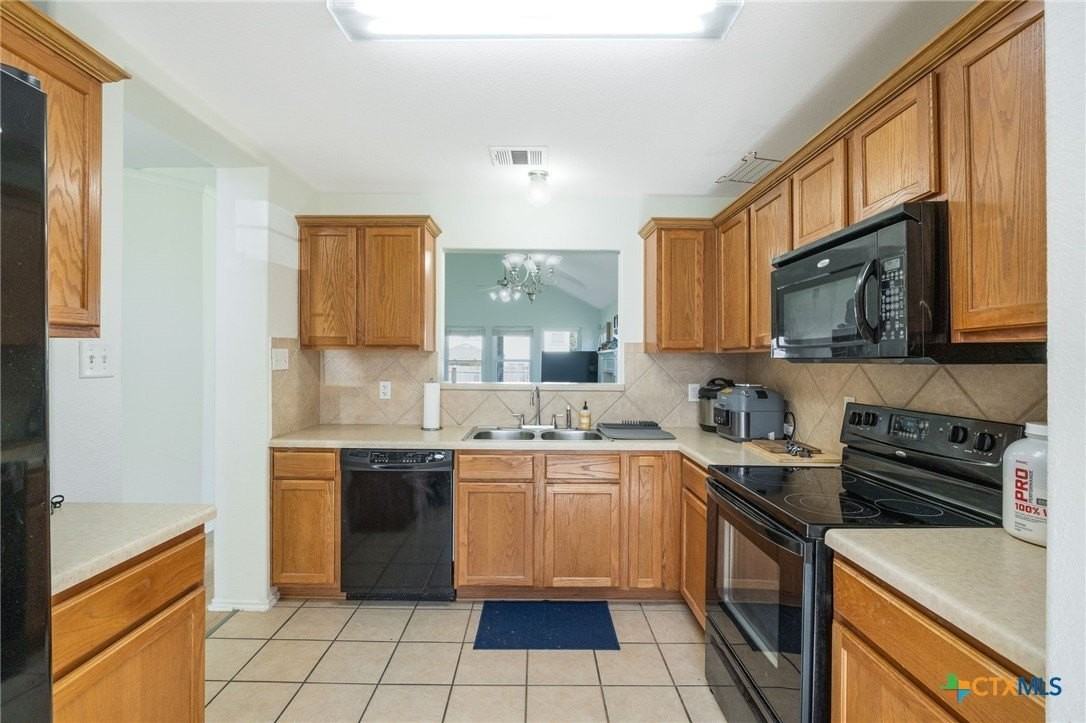 4407 Golden Gate Dr - Photo 5 of 15