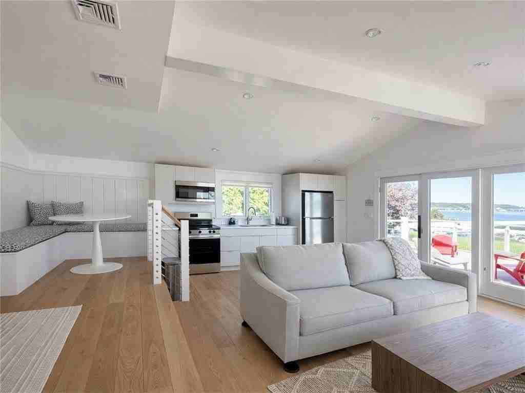 193 Seaconnet Blvd - Photo 6 of 12
