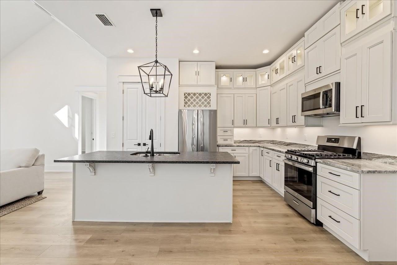 4028 Poets Trl - Photo 7 of 47