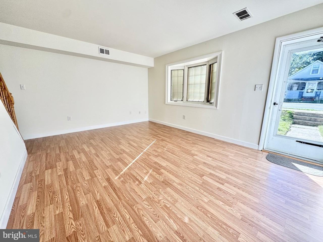 331 N Governors Ave - Photo 3 of 18