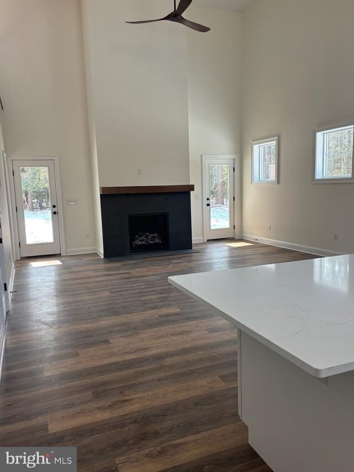 301 Aquarius Cir - Photo 2 of 32