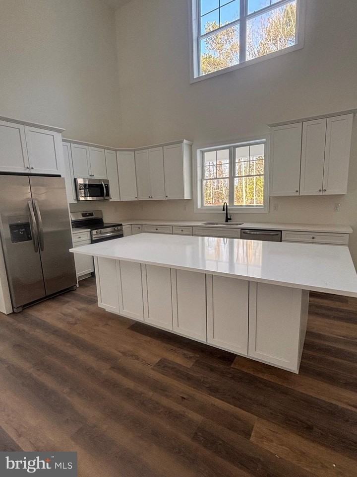 301 Aquarius Cir - Photo 6 of 32