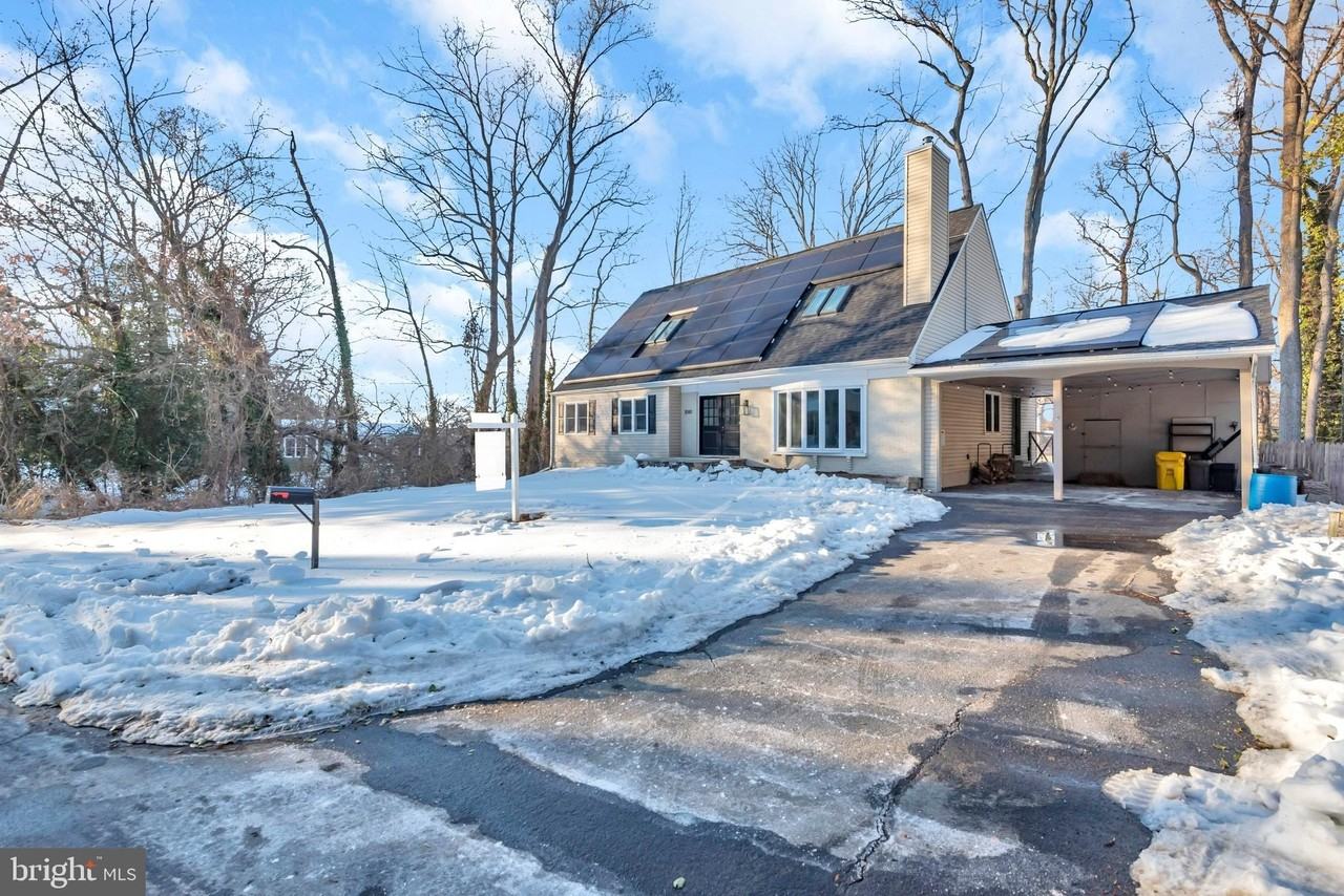 1080 Crestview Dr - Photo 2 of 48