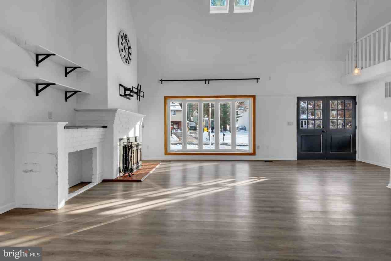 1080 Crestview Dr - Photo 5 of 48