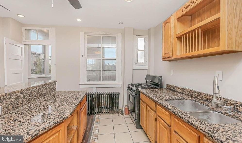 3203 Clarence Ave - Photo 4 of 14