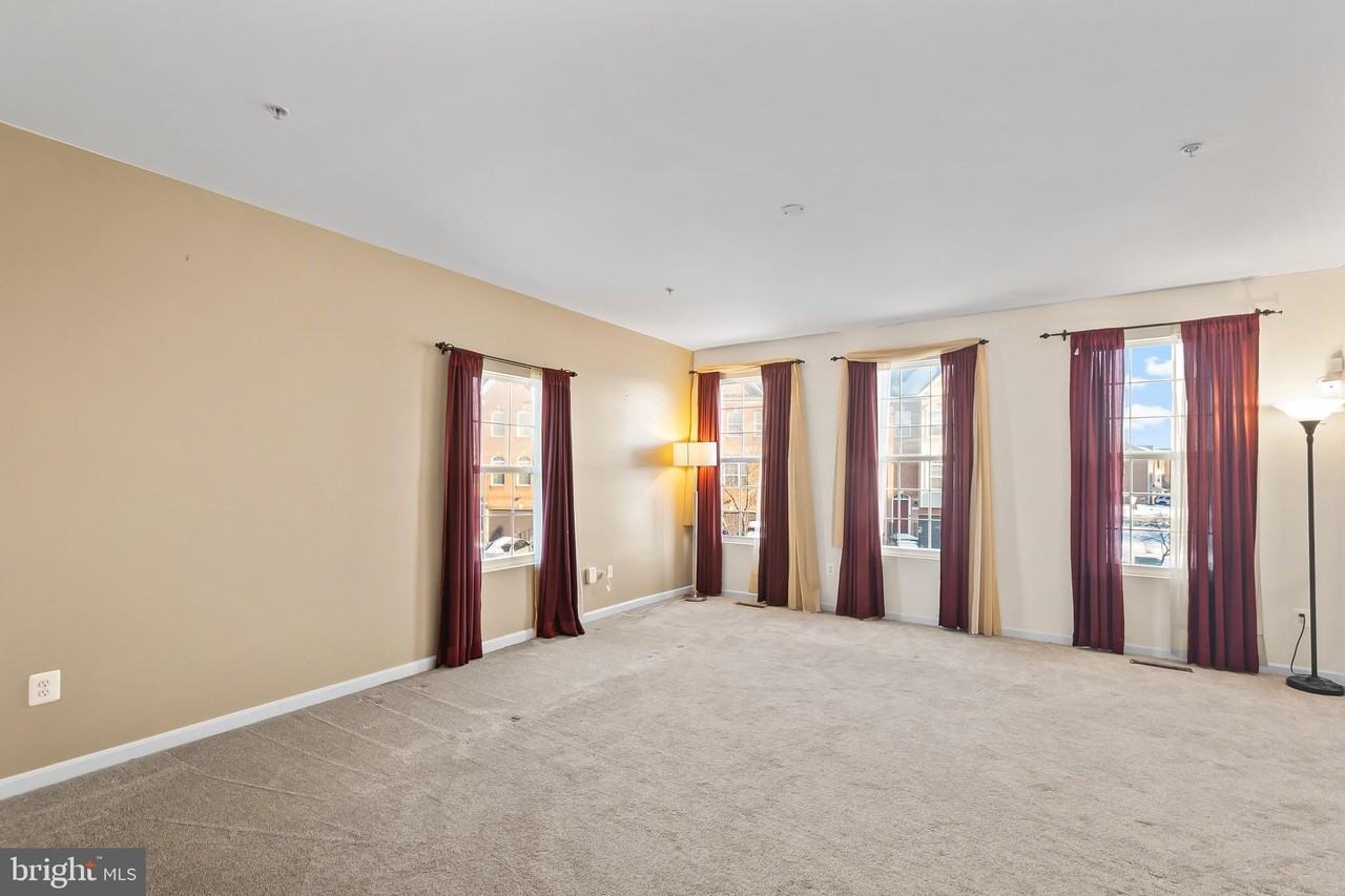 4904 Olympia Pl - Photo 5 of 34