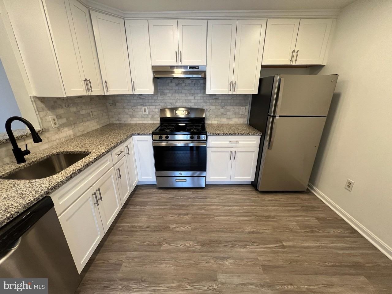 15301 Diamond Cove Ter Apt F #F - Photo 2 of 19