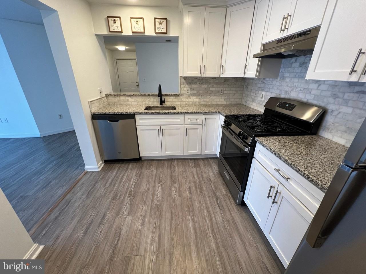 15301 Diamond Cove Ter Apt F #F - Photo 3 of 19