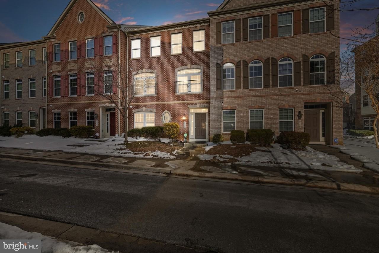 942 Hall Station Dr - Photo 2 of 20