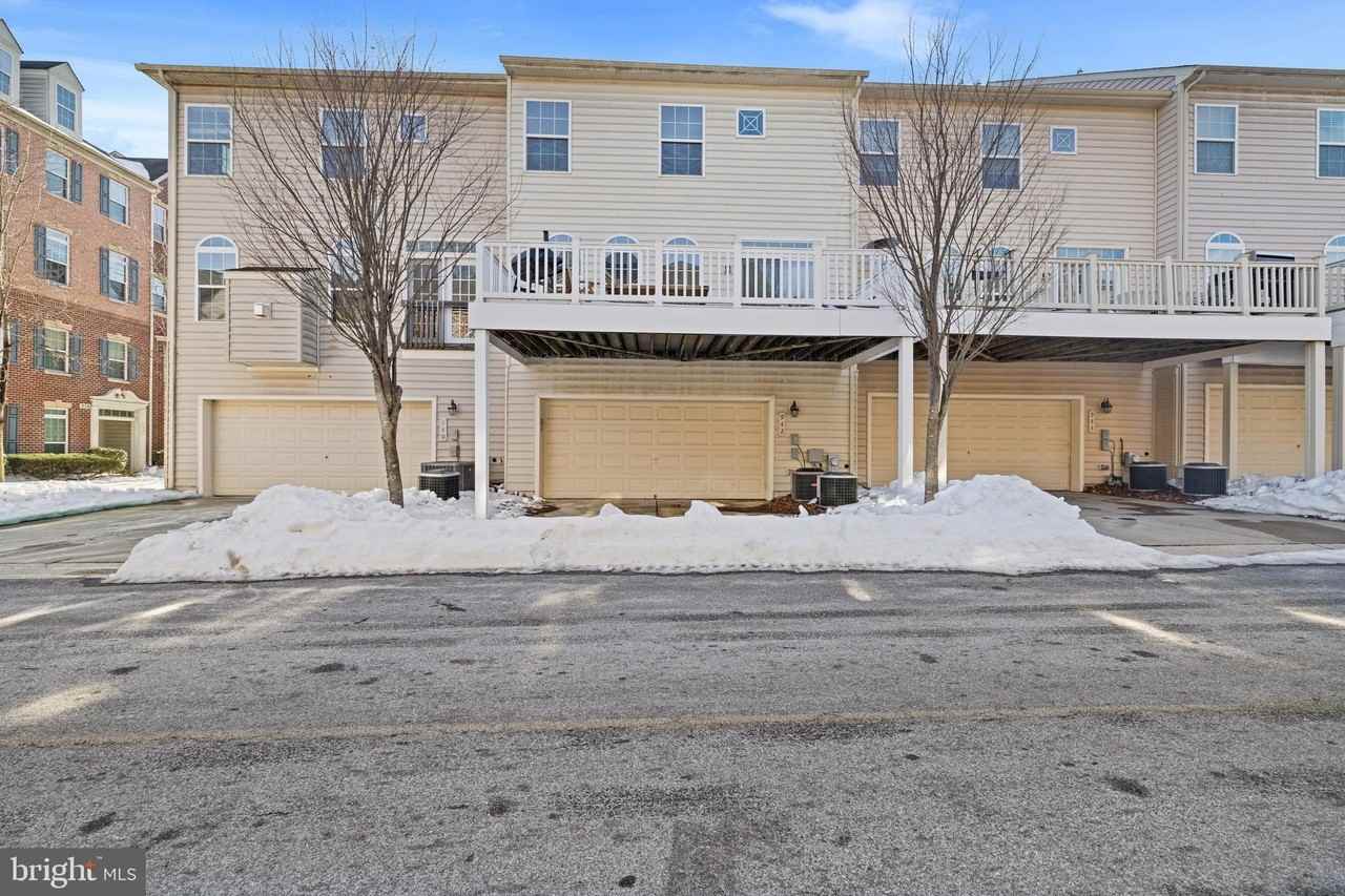 942 Hall Station Dr - Photo 3 of 20