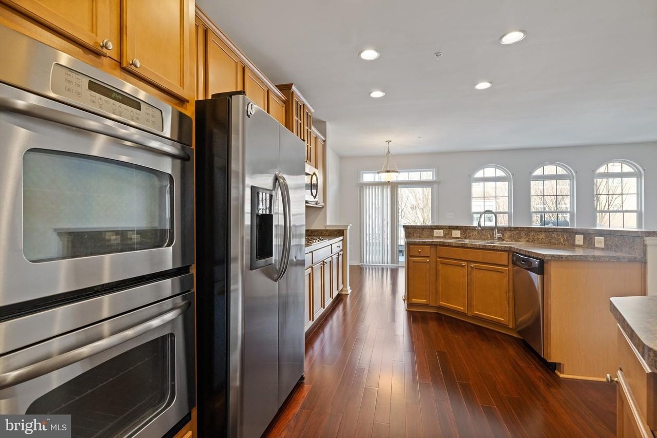 942 Hall Station Dr - Photo 7 of 20