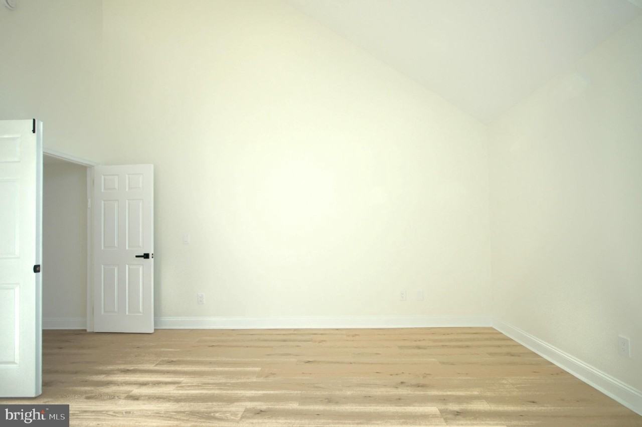 1326 Chanticleer - Photo 4 of 35