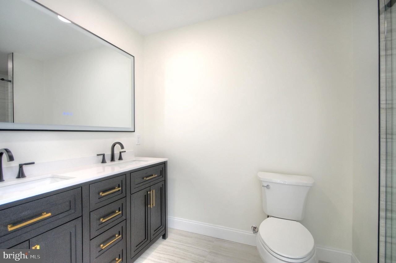 1326 Chanticleer - Photo 5 of 35