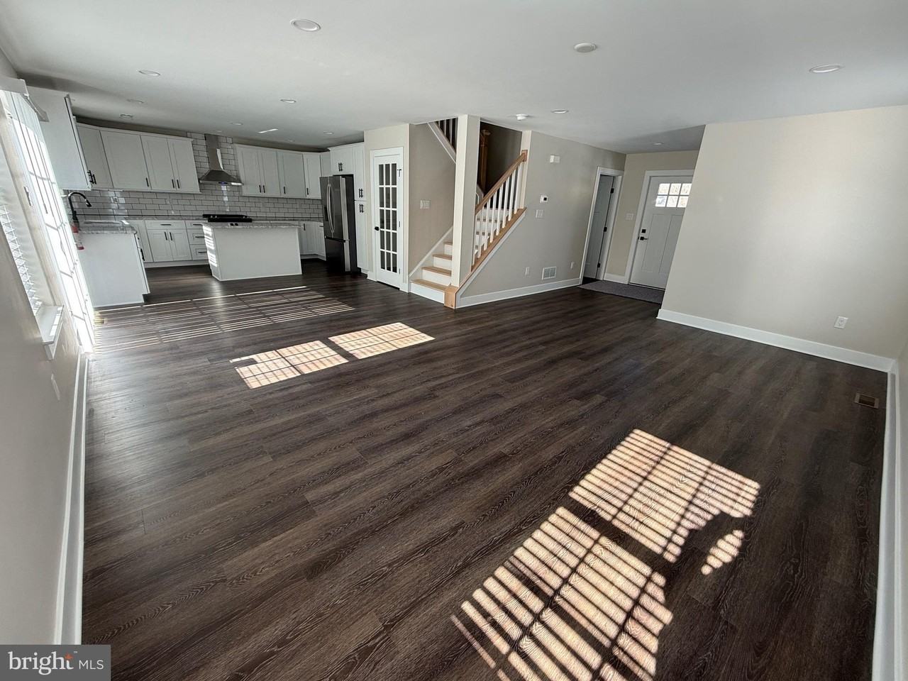 114 Isabella Dr - Photo 3 of 24