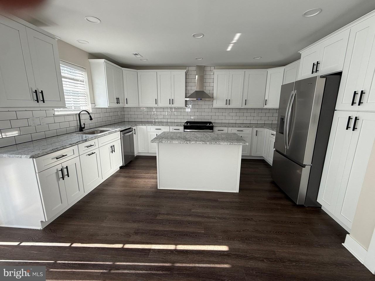 114 Isabella Dr - Photo 4 of 24