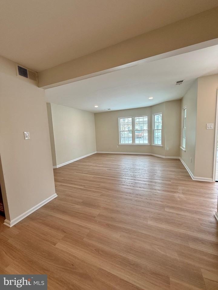 31013 Bennett Pl - Photo 4 of 22