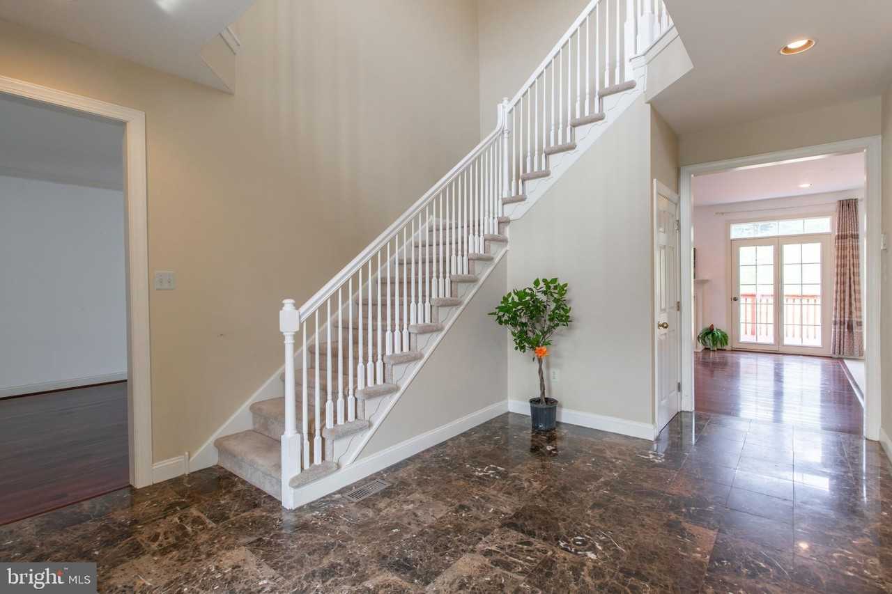 17 Landon Way - Photo 3 of 40