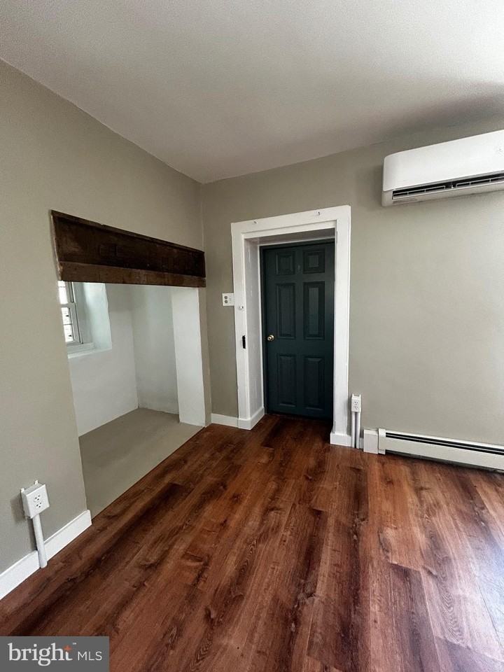 1239 Salford St Unit 2 #2 - Photo 5 of 16