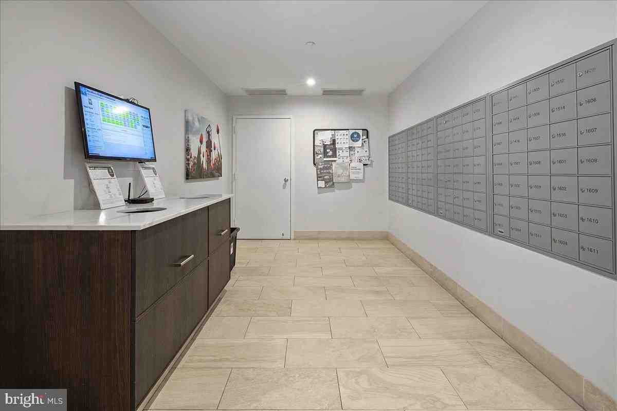 1301 N Courthouse Rd Apt 1202 #1202 - Photo 5 of 8