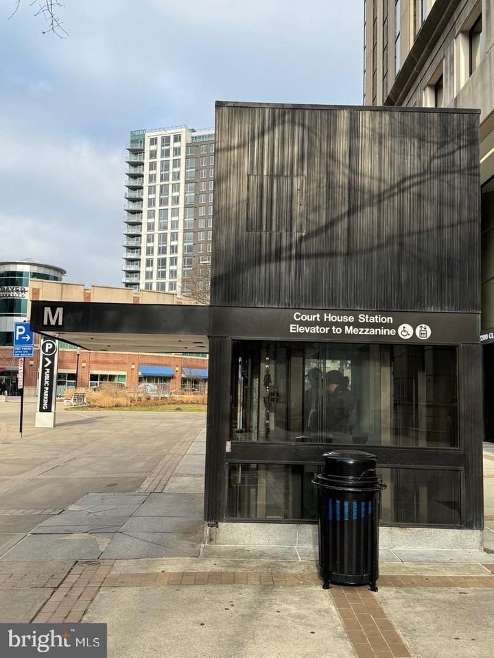 1301 N Courthouse Rd Apt 1202 #1202 - Photo 7 of 8