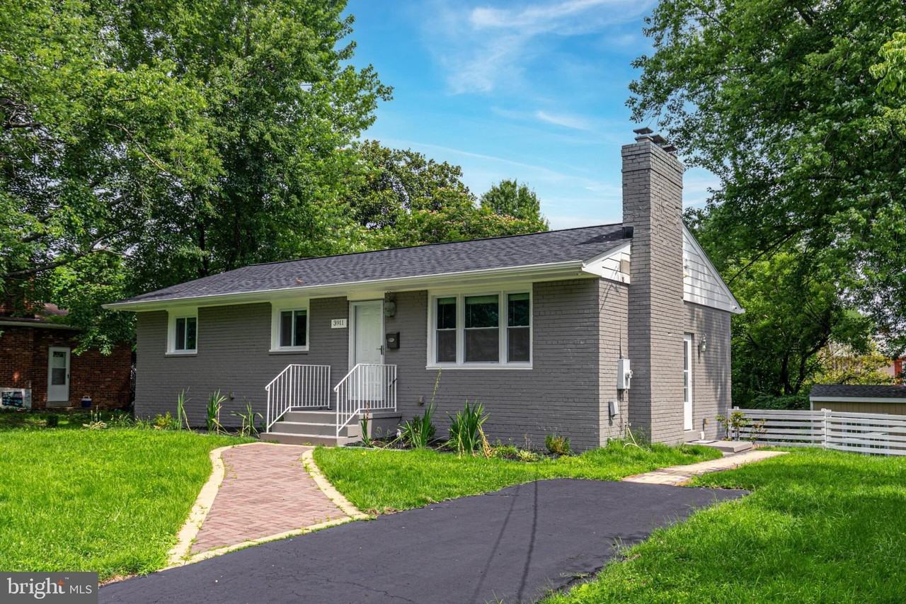 3911 Egan Dr - Photo 2 of 35