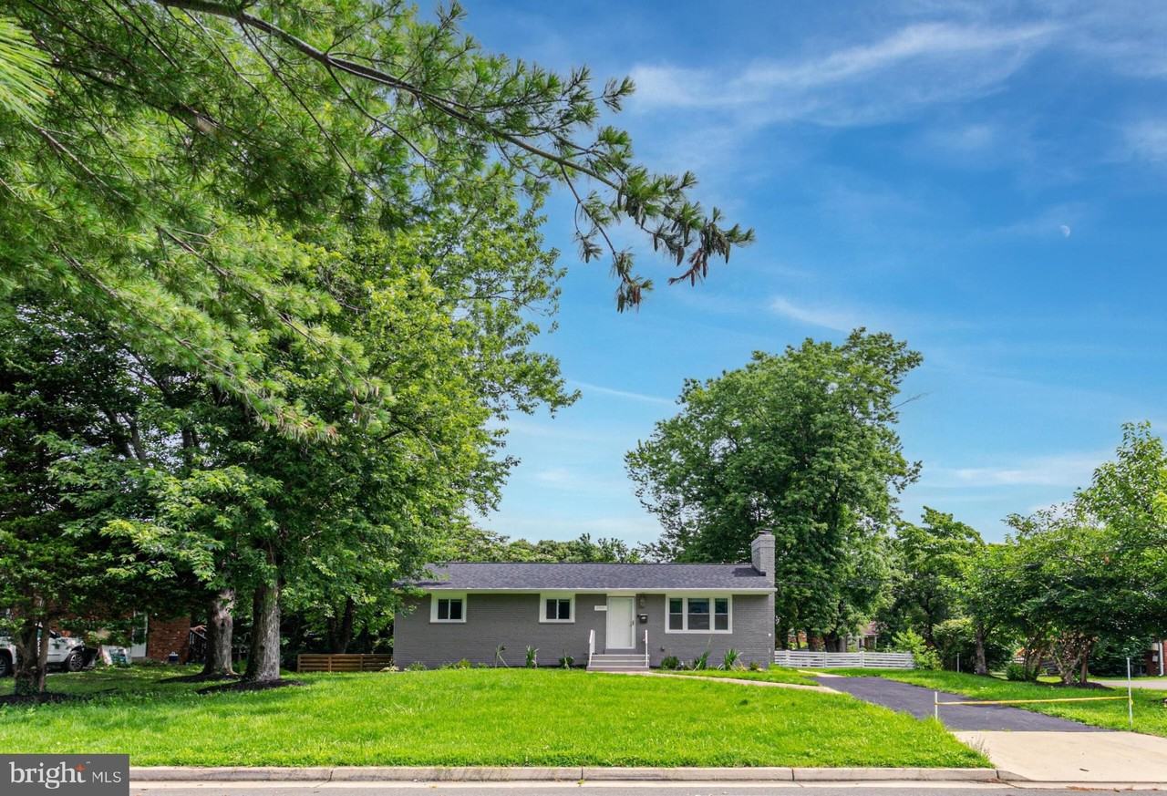 3911 Egan Dr - Photo 3 of 35