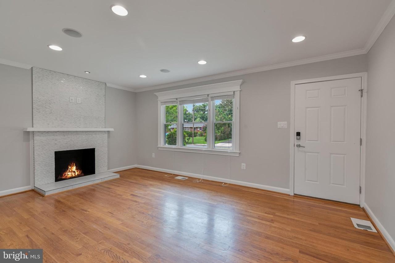 3911 Egan Dr - Photo 5 of 35