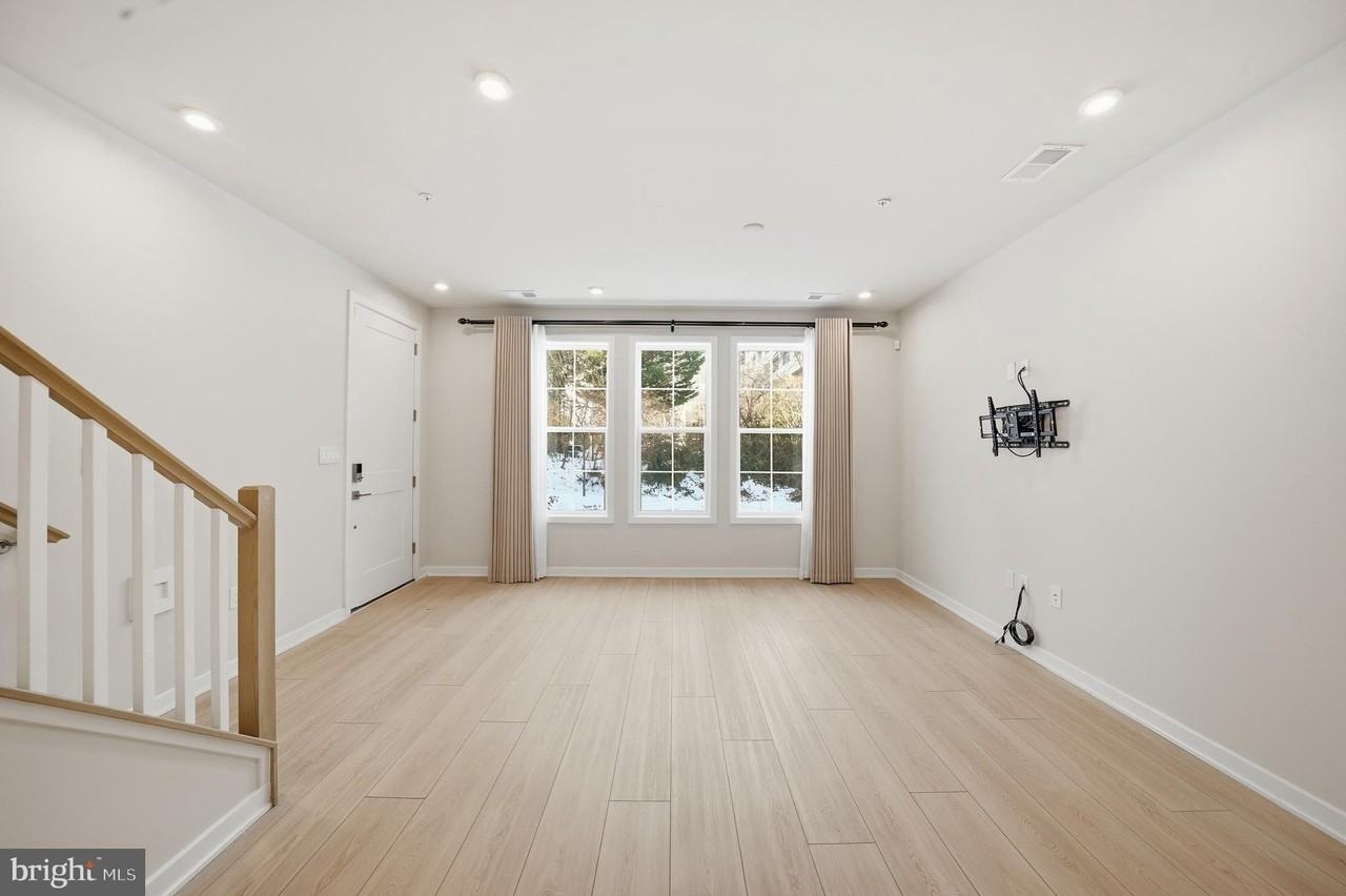 7488 Backett Wood Ter - Photo 4 of 31