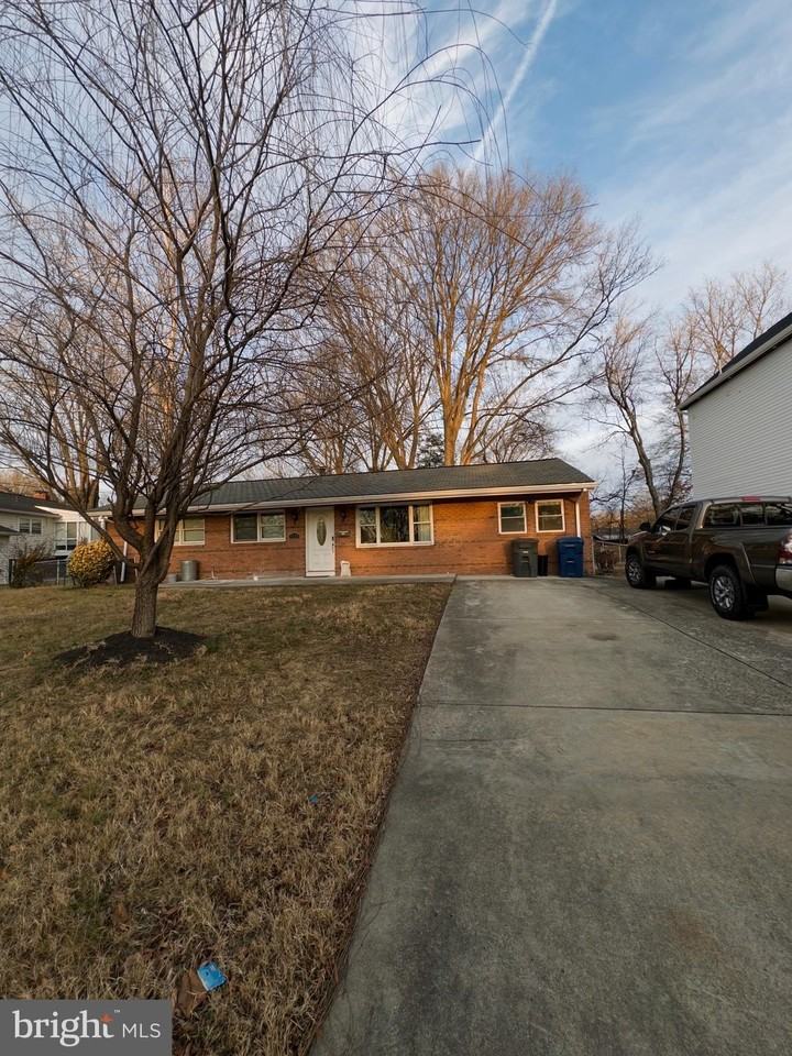 7925 Ashboro Dr - Photo 3 of 35