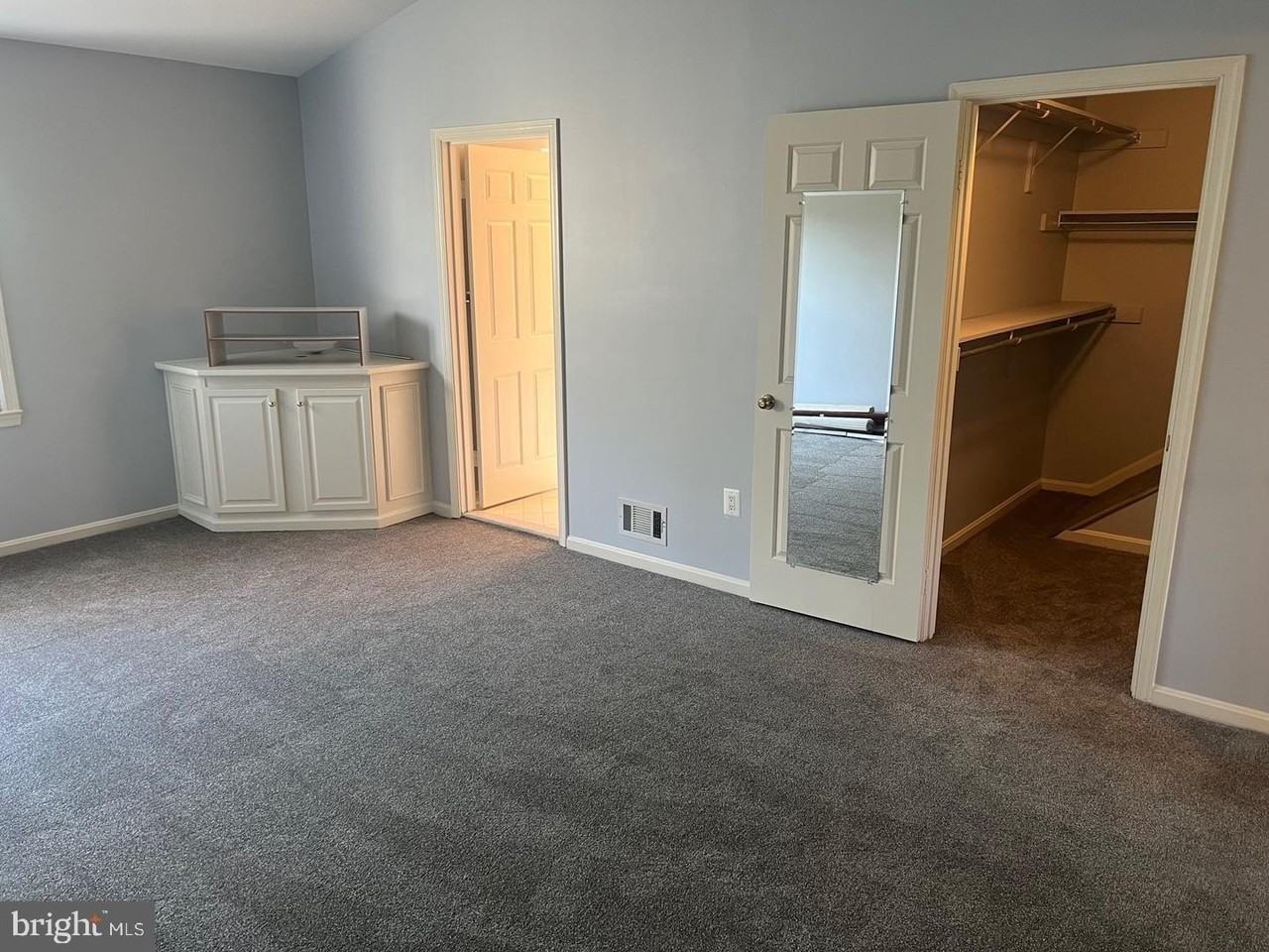 6830 Wild Rose Ct - Photo 5 of 8