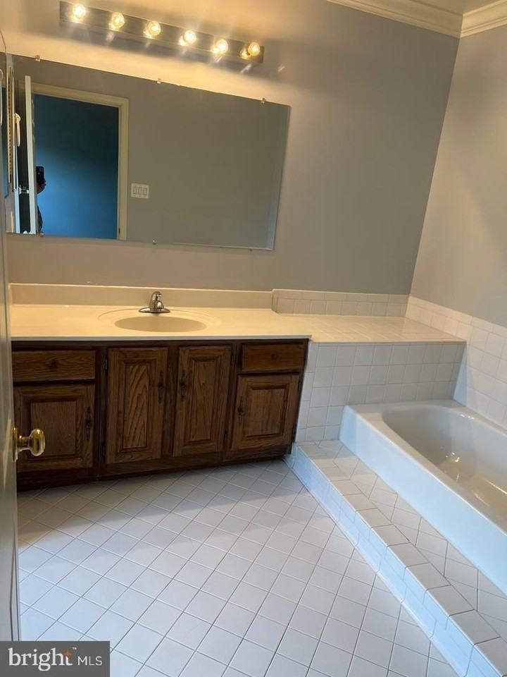 6830 Wild Rose Ct - Photo 6 of 8