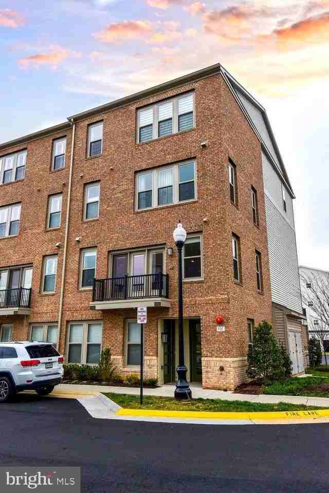 23610 Havelock Walk Ter - Photo 2 of 49