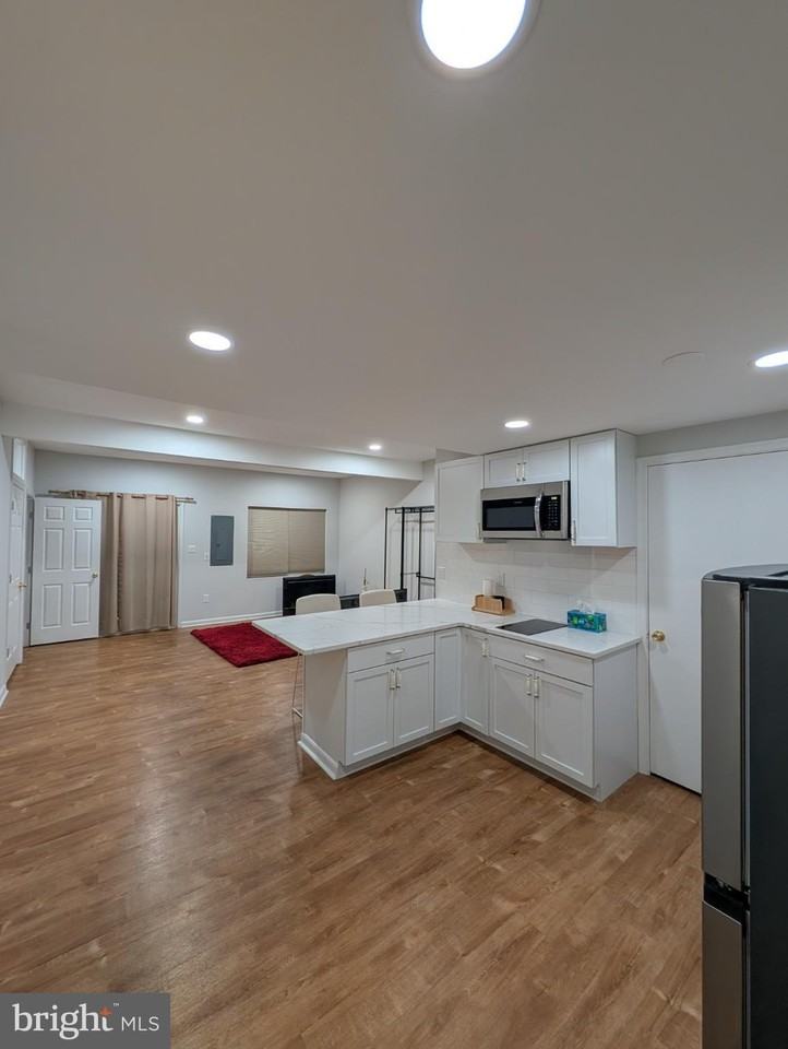 21214 Millwood Sq - Photo 3 of 14