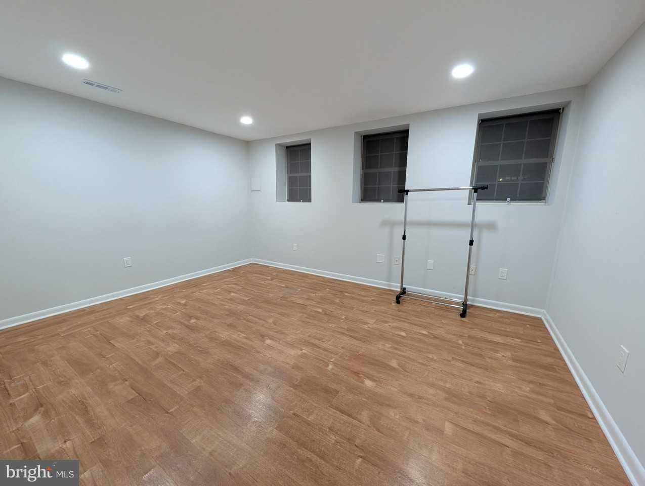 21214 Millwood Sq - Photo 5 of 14