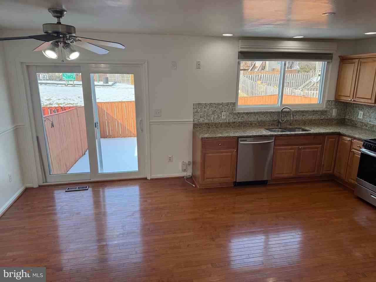 16918 Toms River Loop - Photo 5 of 26