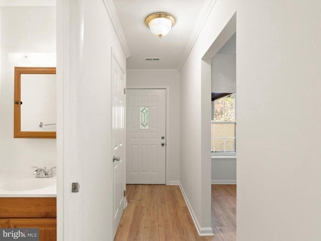 15278 Cloverdale Rd - Photo 3 of 35