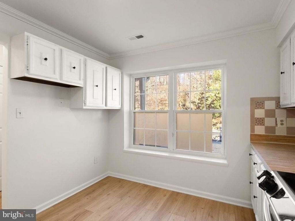 15278 Cloverdale Rd - Photo 7 of 35