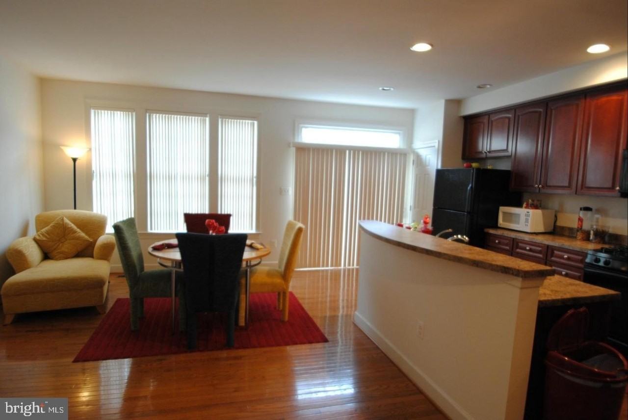 724 Vestal St - Photo 4 of 26