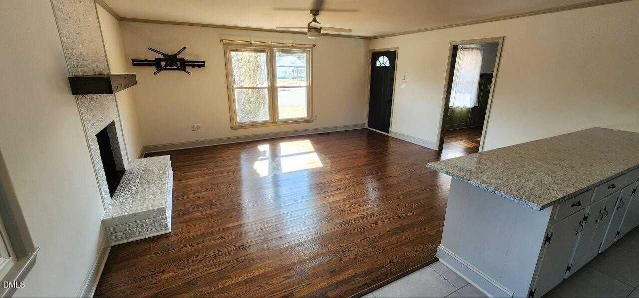 316 W Academy St - Photo 4 of 15