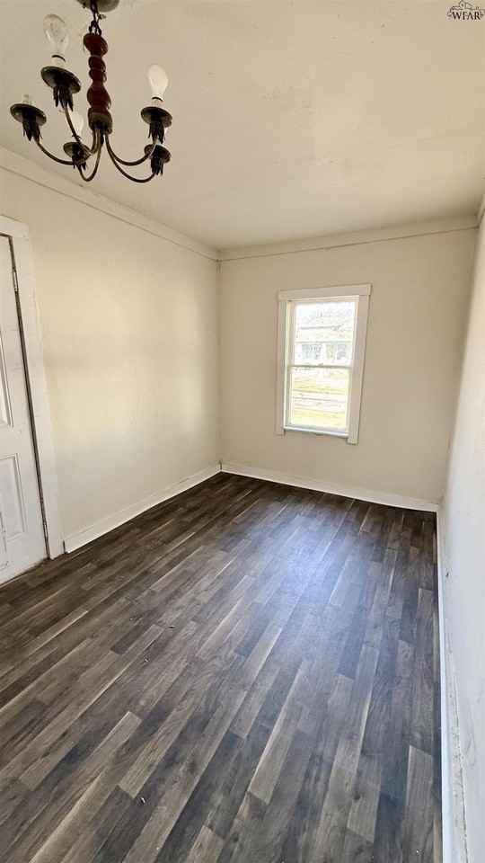 2215 Roberts Ave - Photo 4 of 12