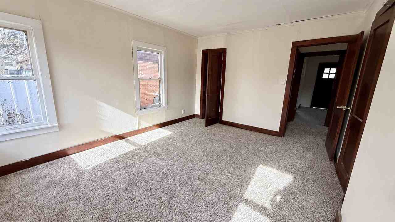 2215 Roberts Ave - Photo 6 of 12