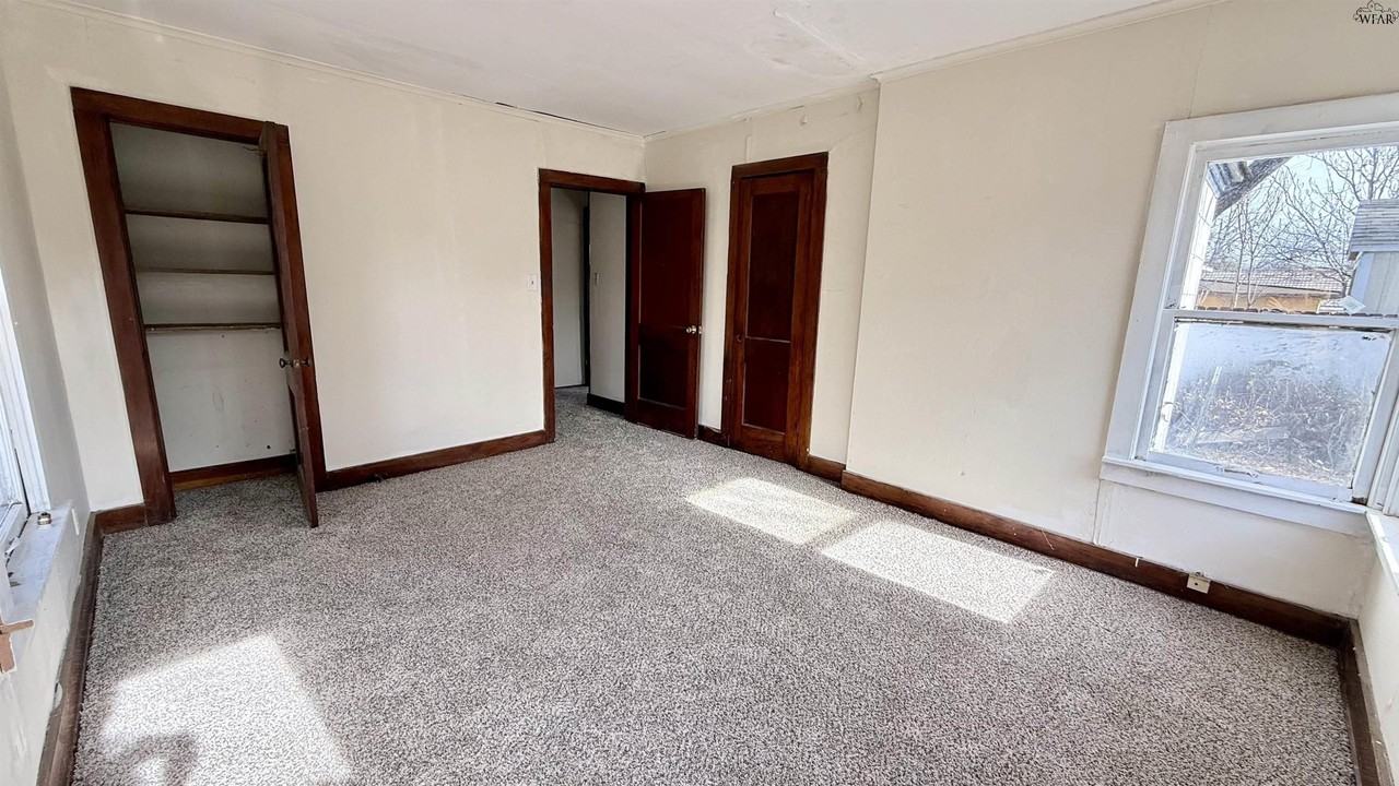 2215 Roberts Ave - Photo 7 of 12