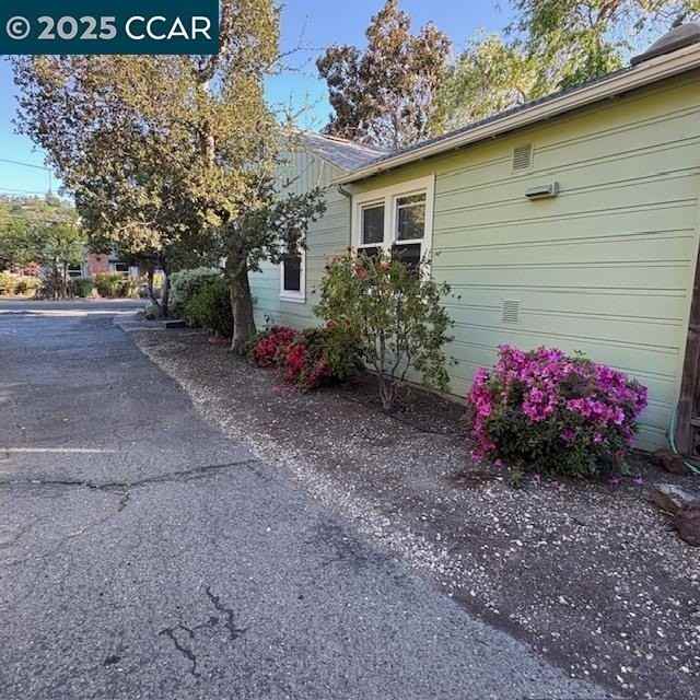 2150 Whyte Park Ave - Photo 5 of 50