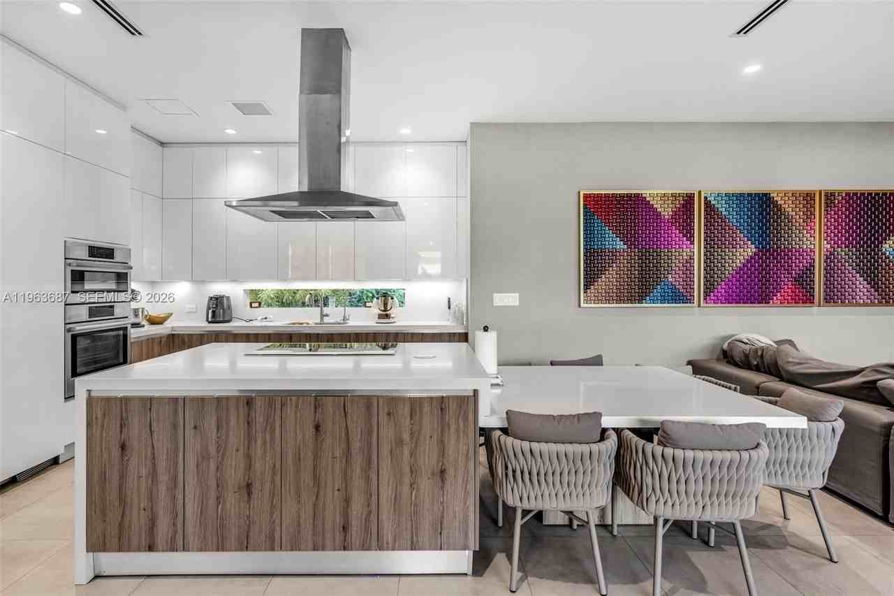 285 W Mashta Dr - Photo 7 of 45