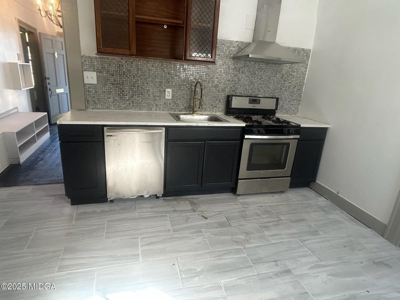 832 Elm St - Photo 3 of 6