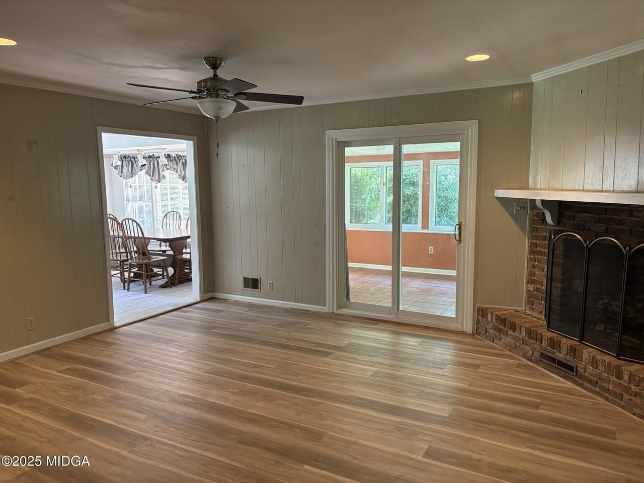 1442 Maplewood Dr - Photo 2 of 16