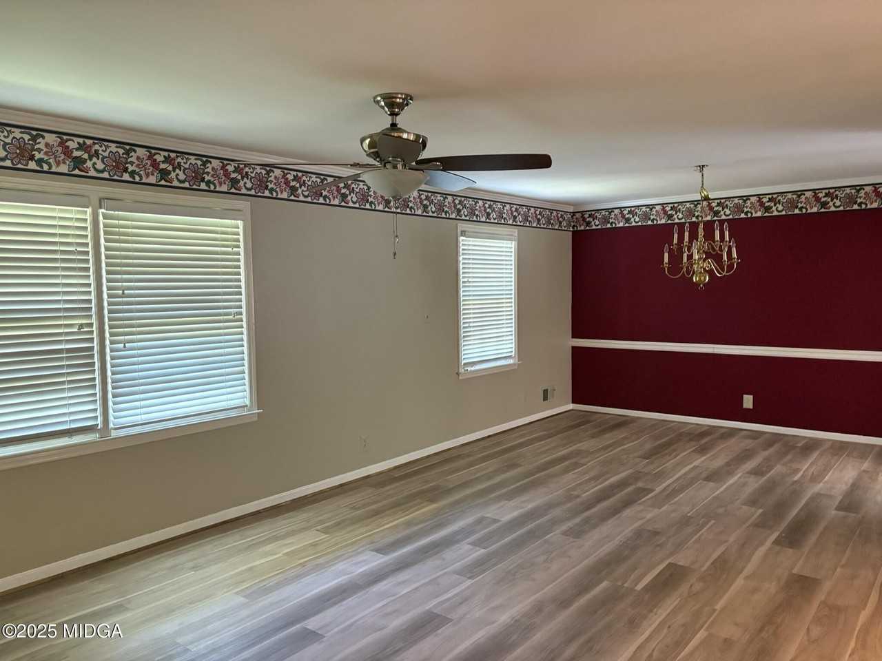 1442 Maplewood Dr - Photo 3 of 16