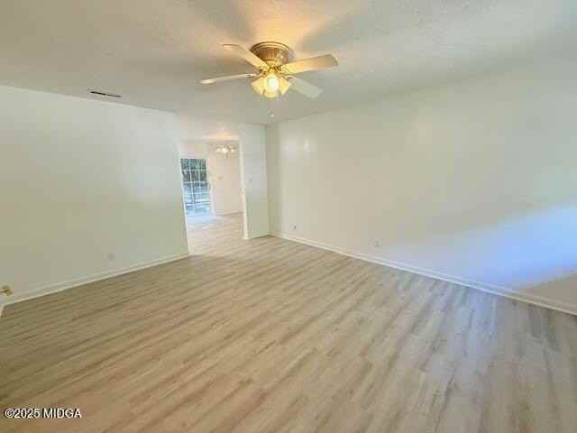 1390 Royalwyn Dr - Photo 3 of 19